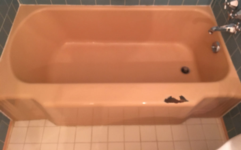Damaged Bathtub Before Refinishing | Affordable Refinishing 