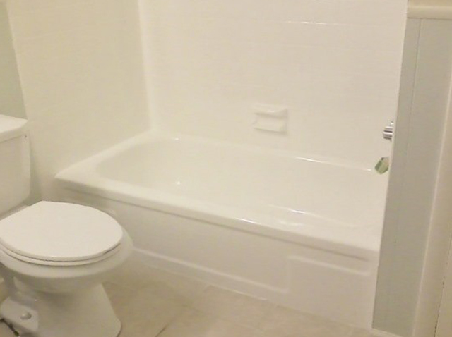 Tile and Bathtub After Recoloring 11a | Affordable Refinishing LLC