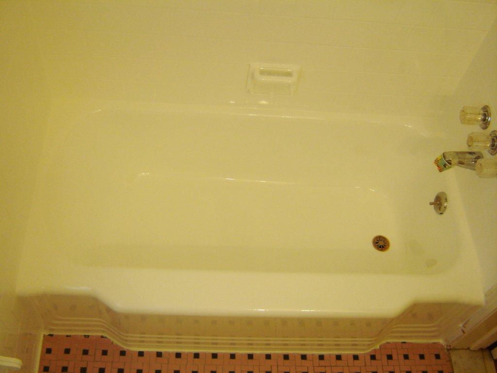 White Tub and Tile After Recoloring 12a | Affordable Refinishing LLC