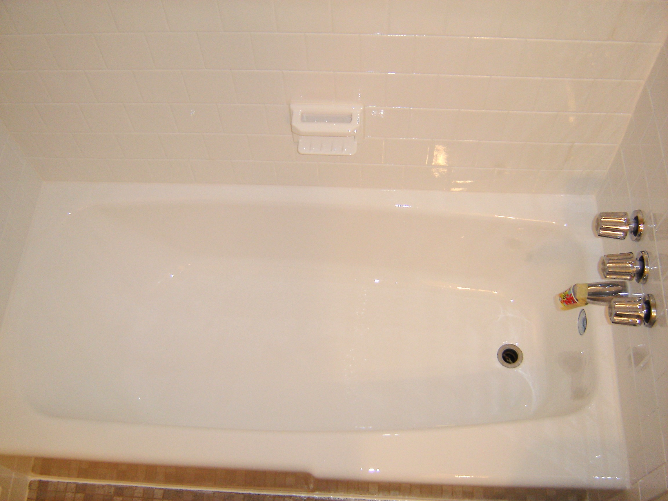 White Tile and Tub After Refinishing and Recoloring 13a | Affordable Refinishing LLC