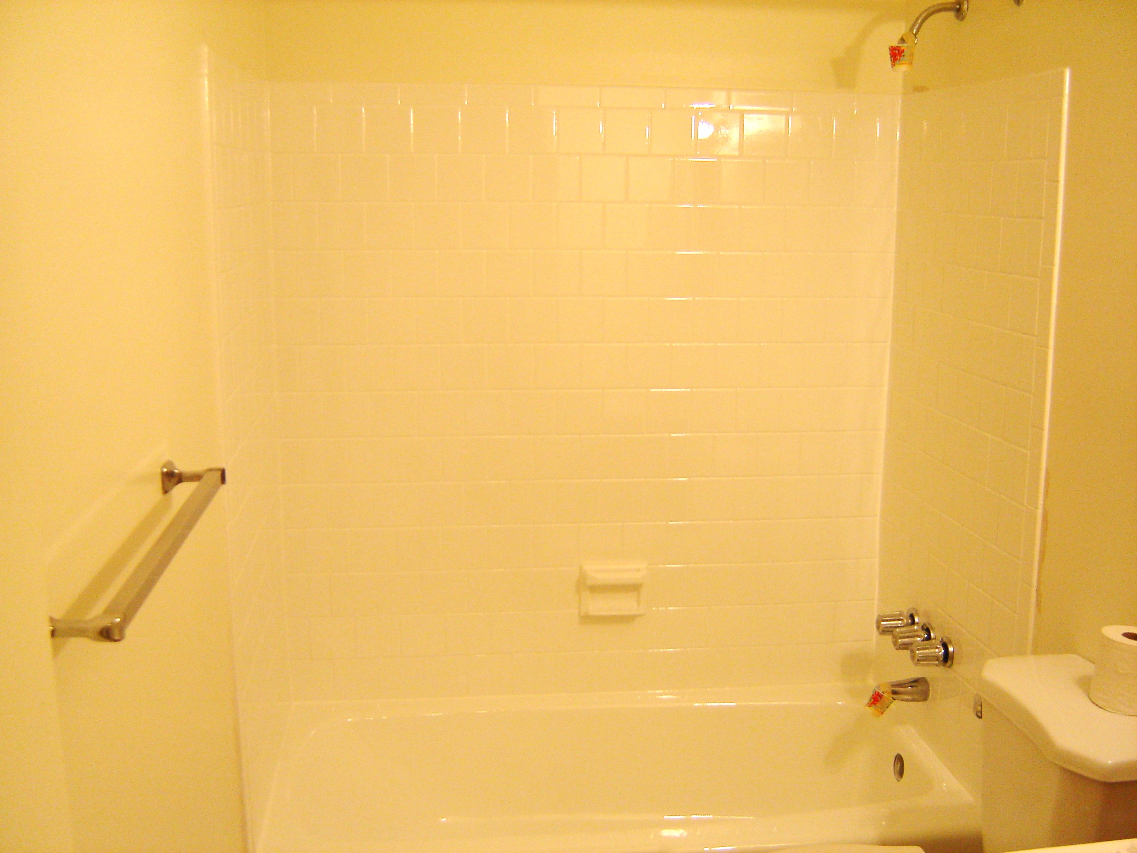 White Tile and Tub After Refinishing and Recoloring 13b | Affordable Refinishing LLC