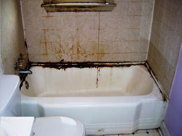 Old Neglected Moldy Tub Before Refinishing 1a | Affordable Refinishing LLC