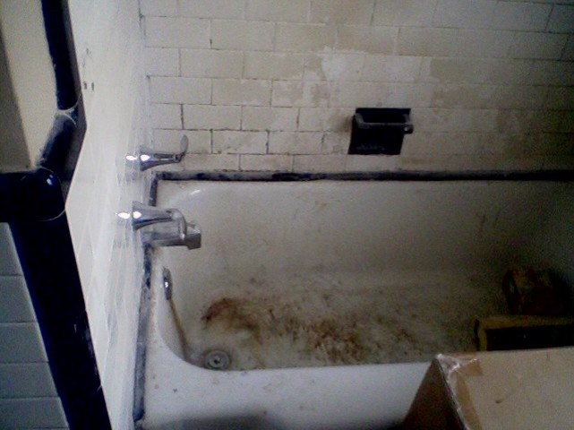 Old, Neglected Bathtub Before Refinishing 25a | Affordable Refinishing LLC