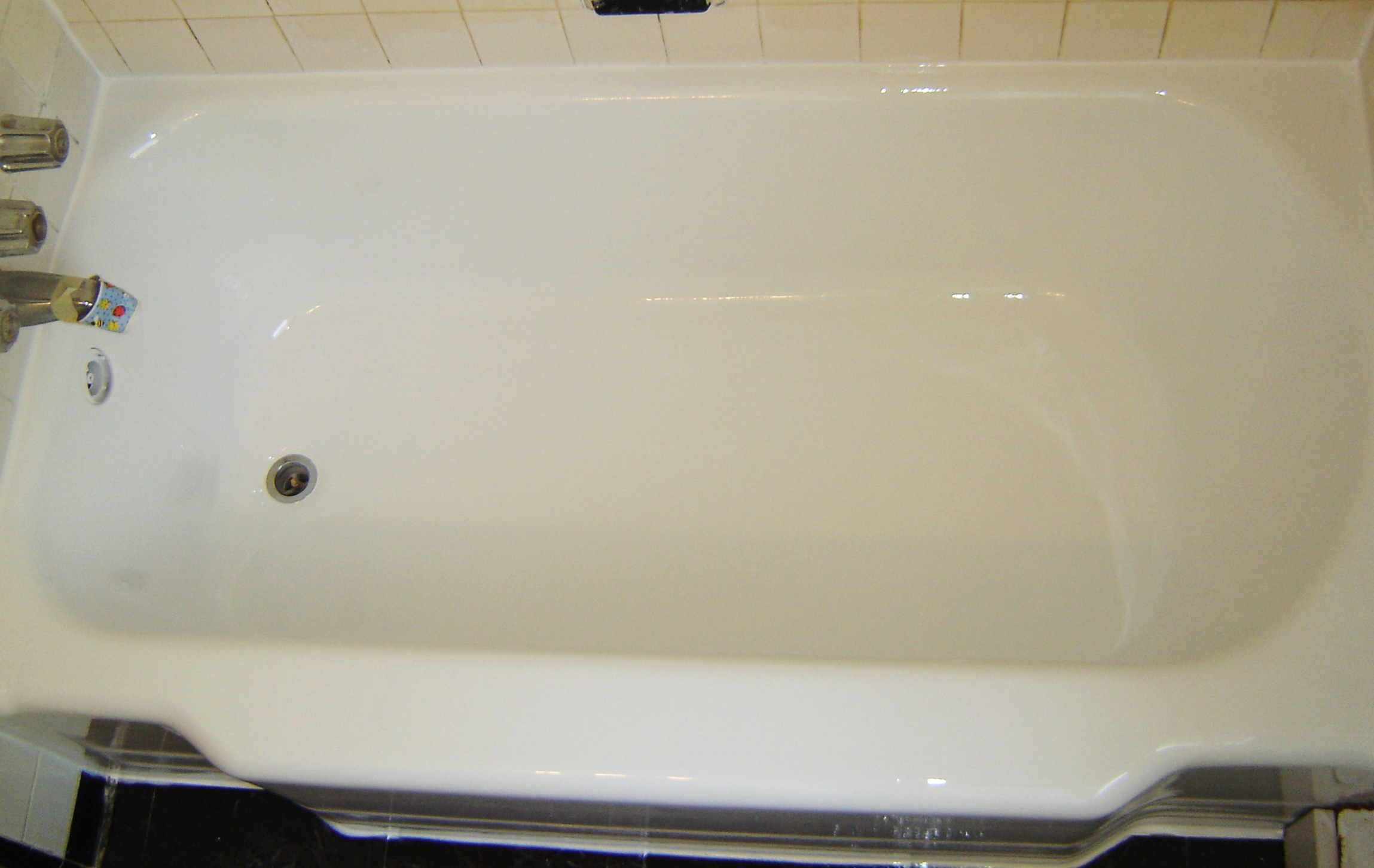 Beautiful Bright White Bathtub After Refinishing 29a | Affordable Refinishing LLC
