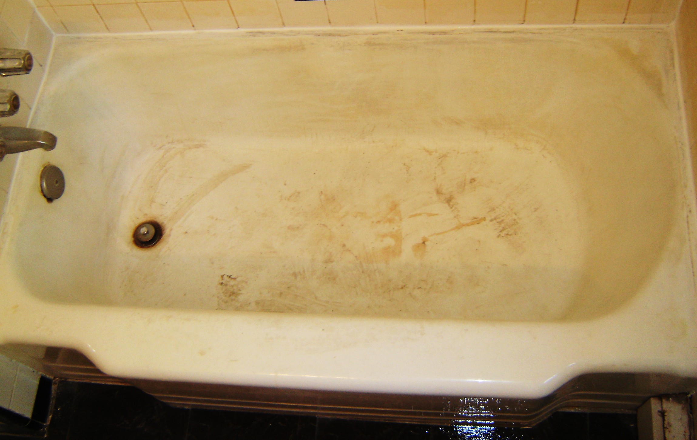Nasty, Abused Bathtub Before Refinishing 29a | Affordable Refinishing LLC