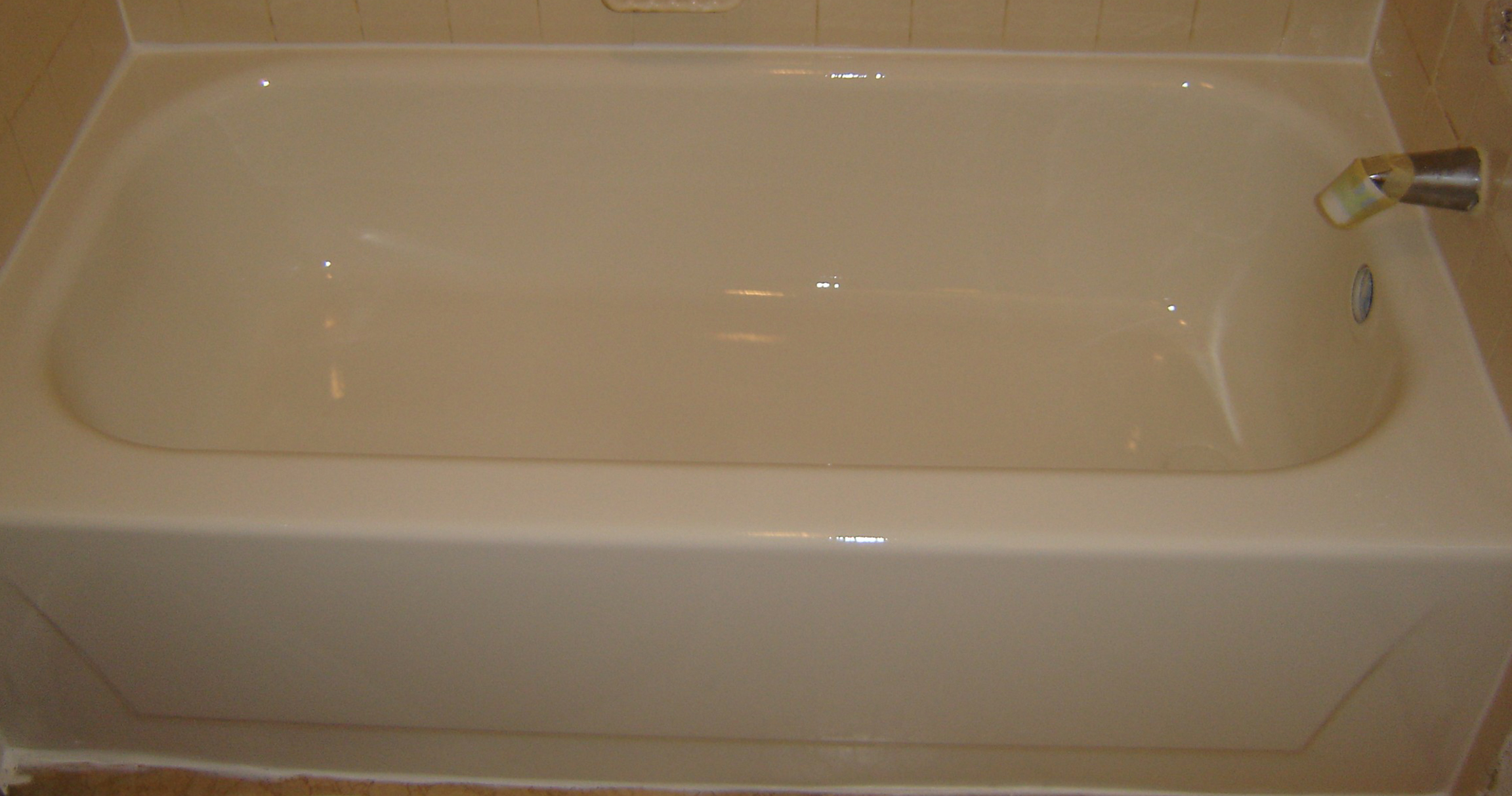 Good As New Bright White Bathtub After Refinishing 32a | Affordable Refinishing LLC