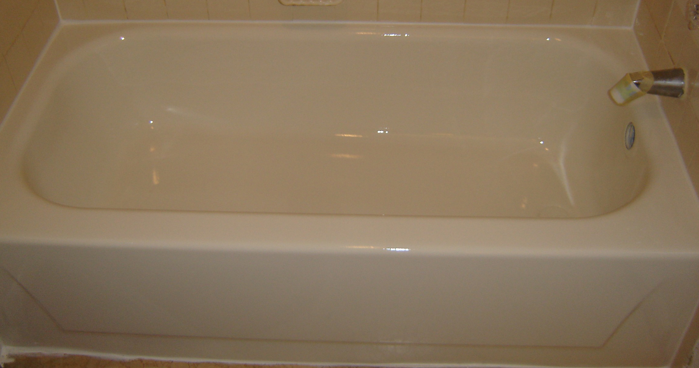 Good As New Bright White Bathtub After Refinishing 32a | Affordable Refinishing LLC
