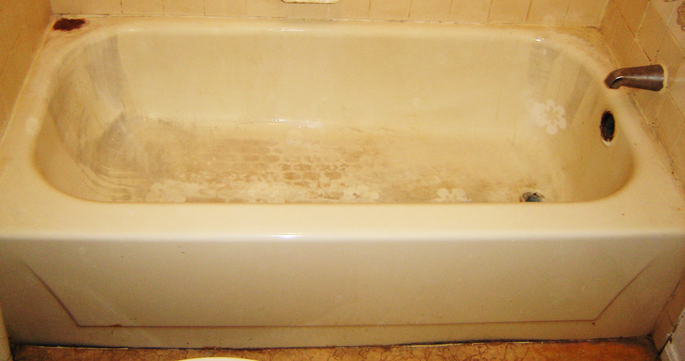 Disgusting, Dirty Bathtub Before Refinishing 32a | Affordable Refinishing LLC