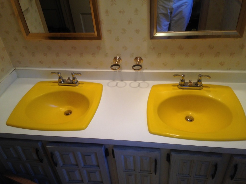 His and Hers Yellow Sinks Before Recoloring 8a | Affordable Refinishing LLC