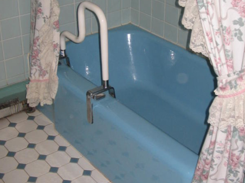 Baby Blue Bathtub Before Recoloring 9a | Affordable Refinishing LLC
